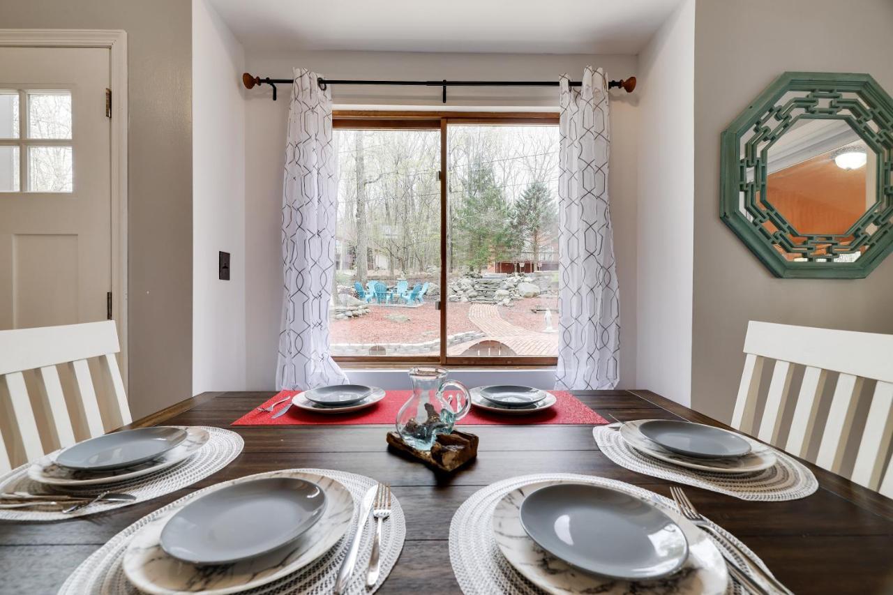 Premier Cozy Cabin - Free Amenities & Comm Indoor Pools Bushkill Extérieur photo