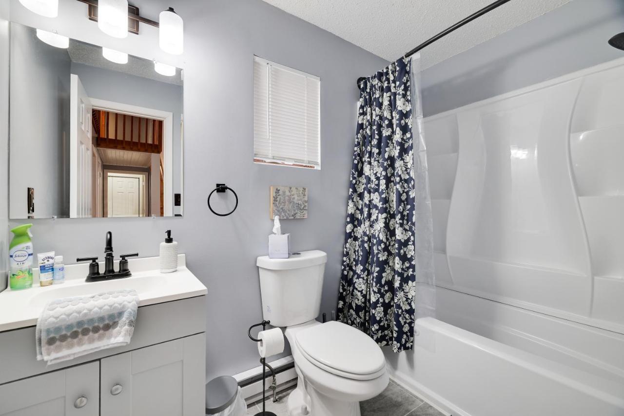 Premier Cozy Cabin - Free Amenities & Comm Indoor Pools Bushkill Extérieur photo