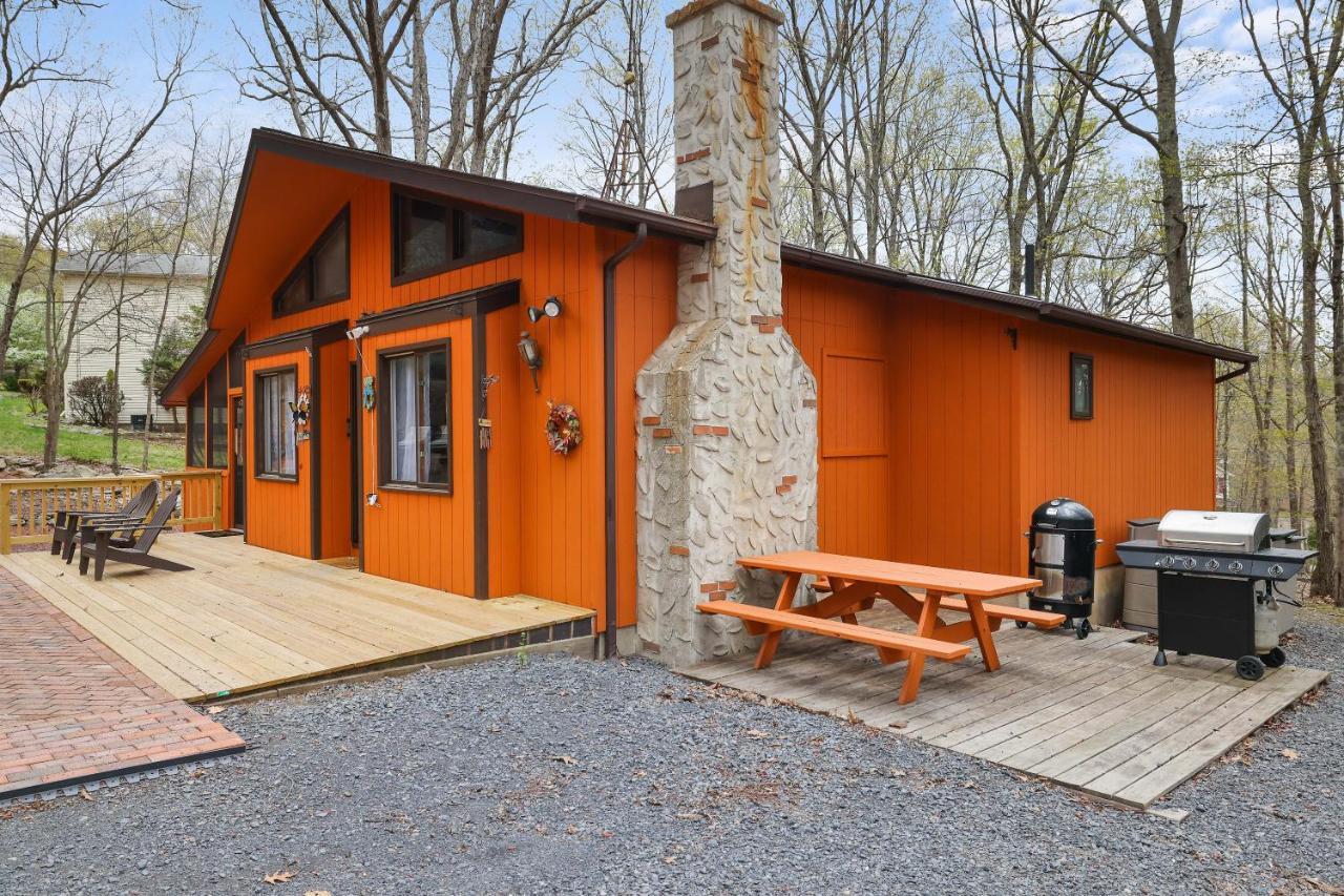 Premier Cozy Cabin - Free Amenities & Comm Indoor Pools Bushkill Extérieur photo