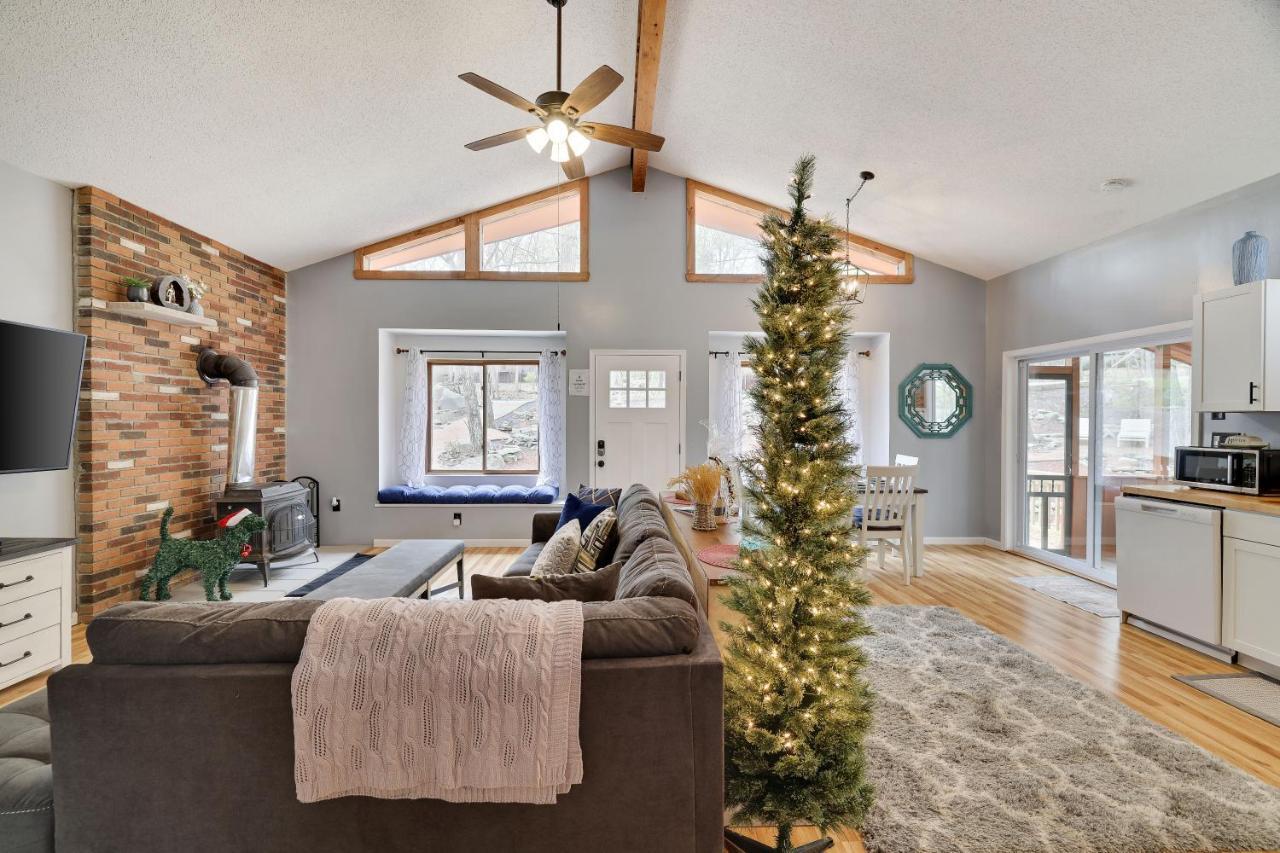Premier Cozy Cabin - Free Amenities & Comm Indoor Pools Bushkill Extérieur photo