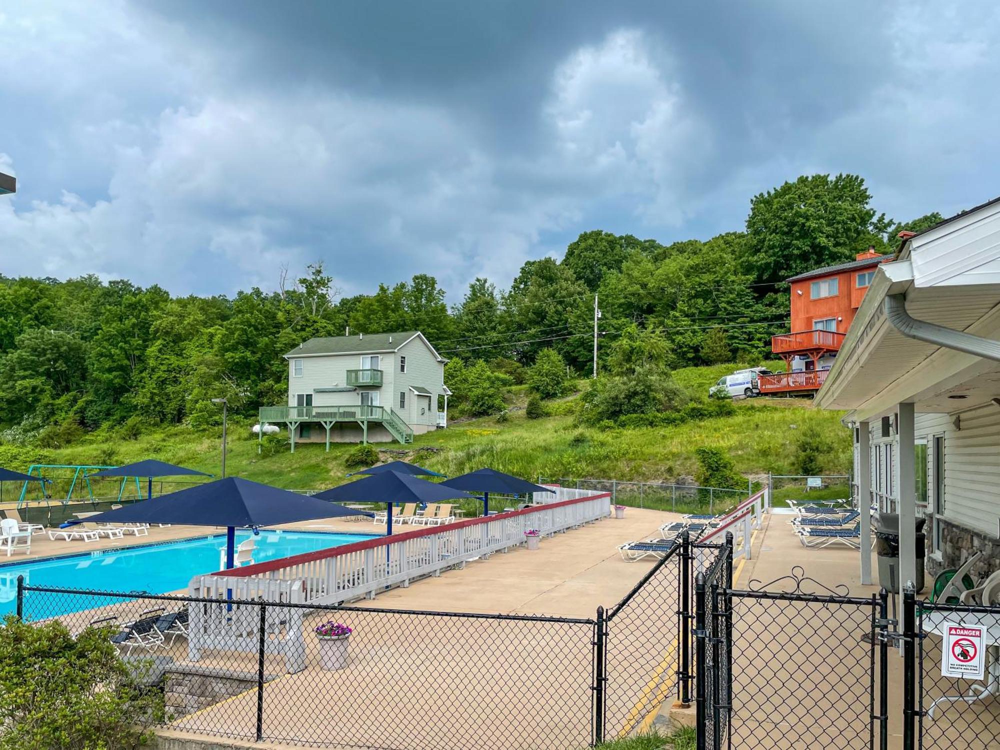 Premier Cozy Cabin - Free Amenities & Comm Indoor Pools Bushkill Extérieur photo
