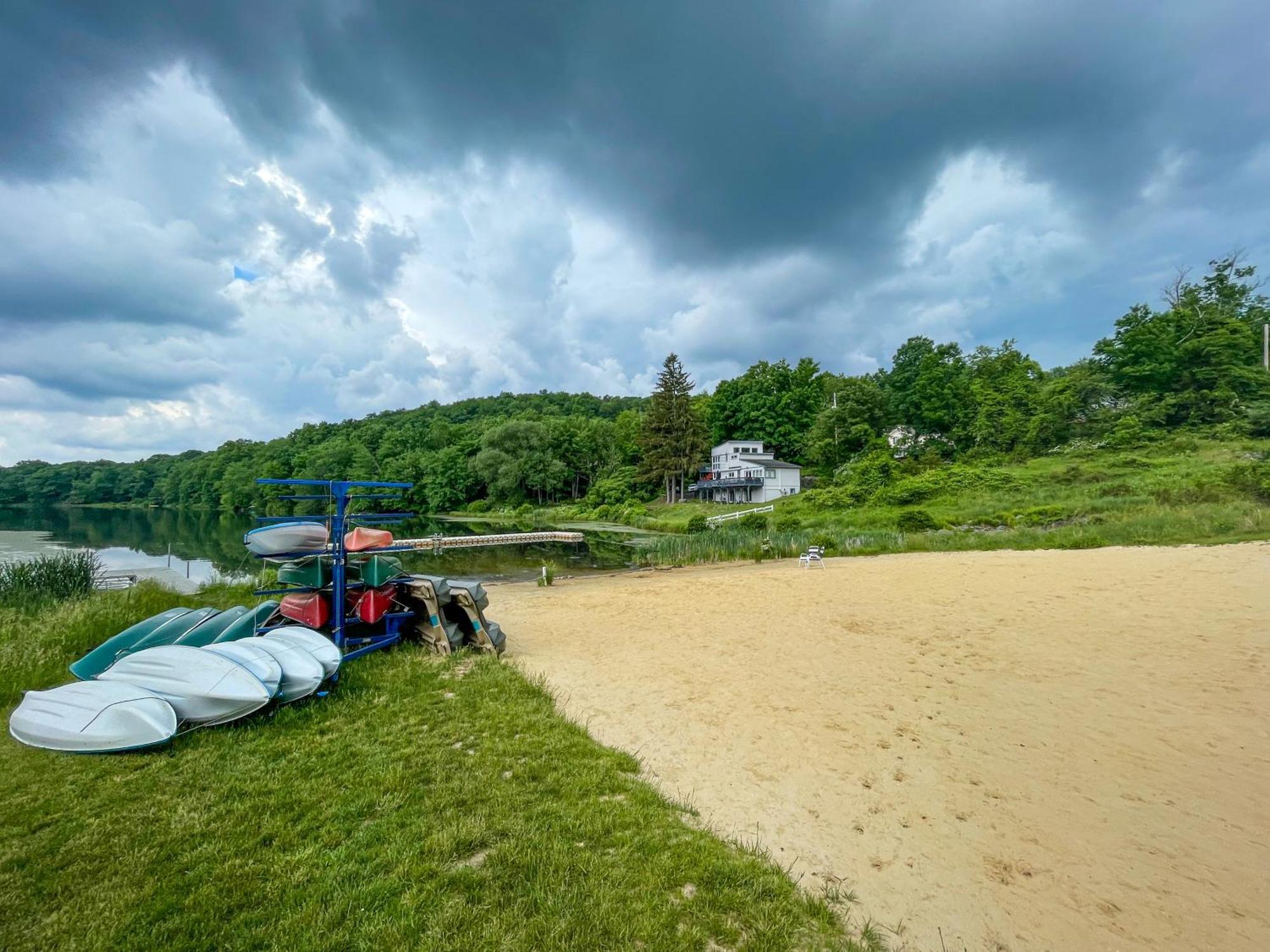 Premier Cozy Cabin - Free Amenities & Comm Indoor Pools Bushkill Extérieur photo
