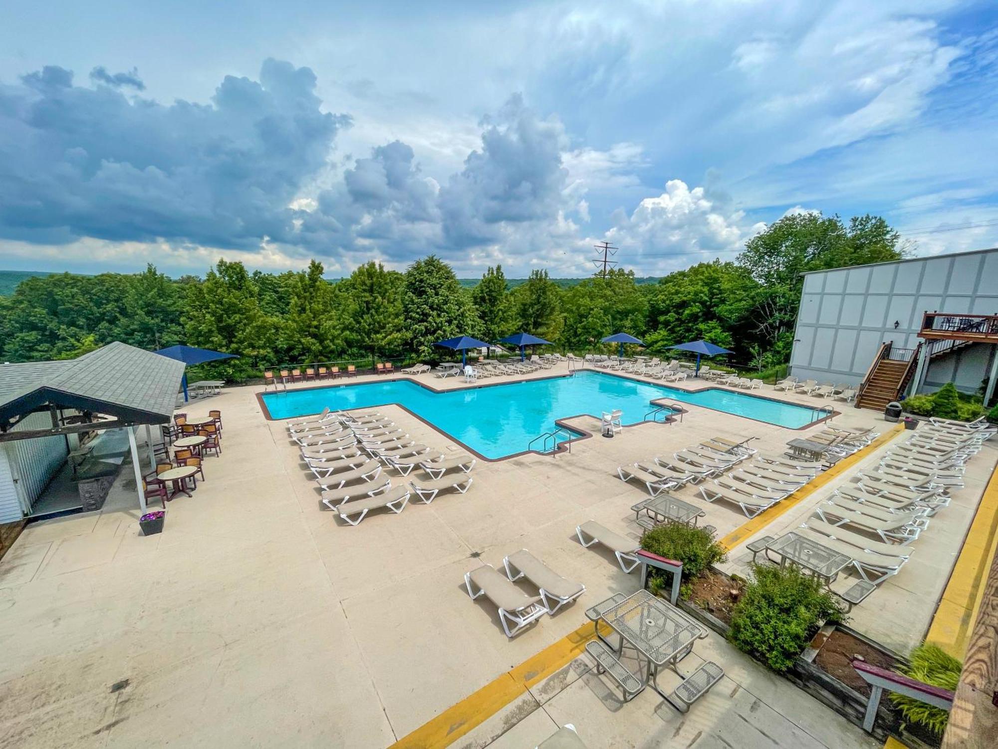Premier Cozy Cabin - Free Amenities & Comm Indoor Pools Bushkill Extérieur photo